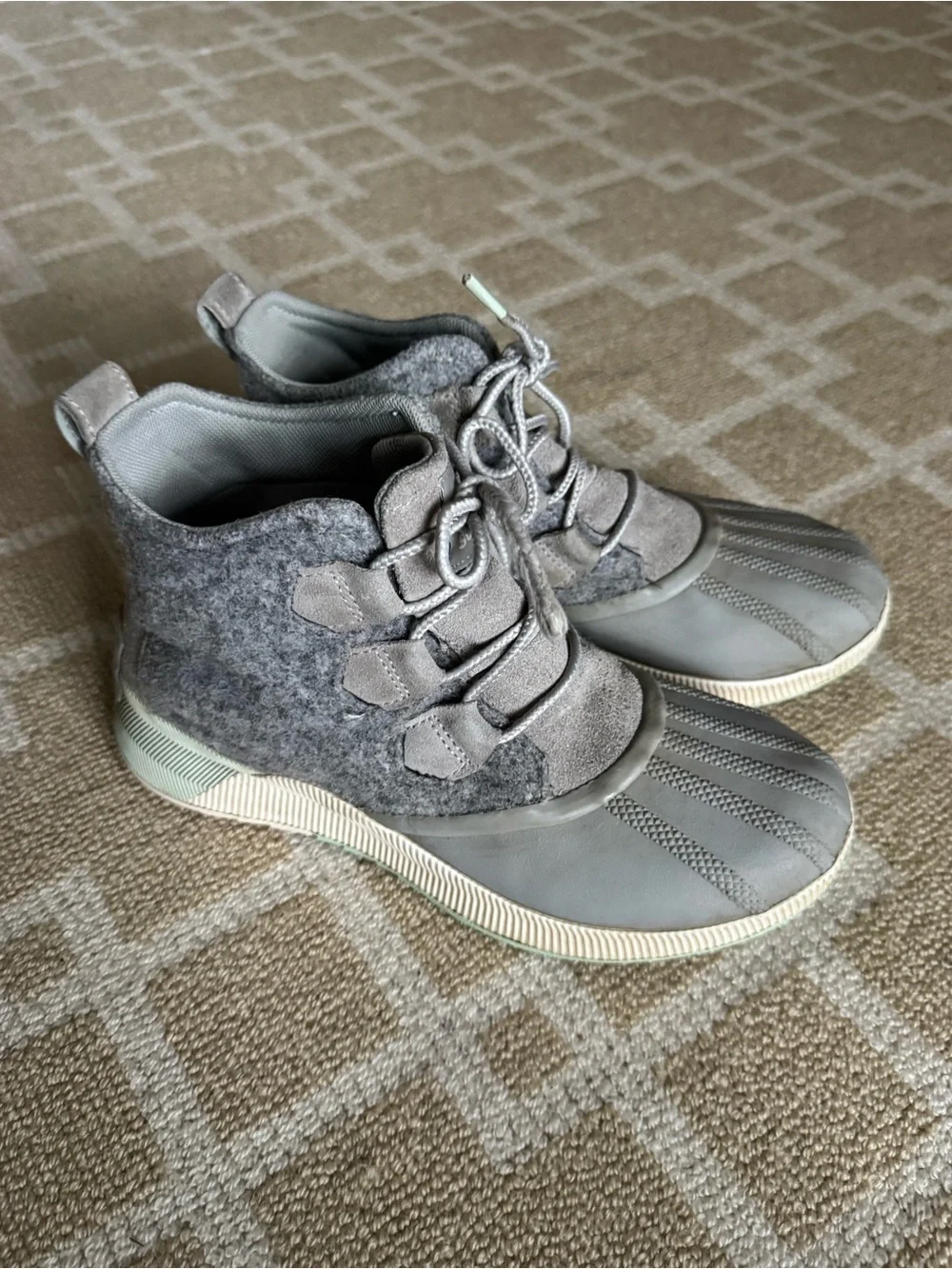 Sorel Out N About III Classic Waterproof Duck Boots Gray Size 8.5